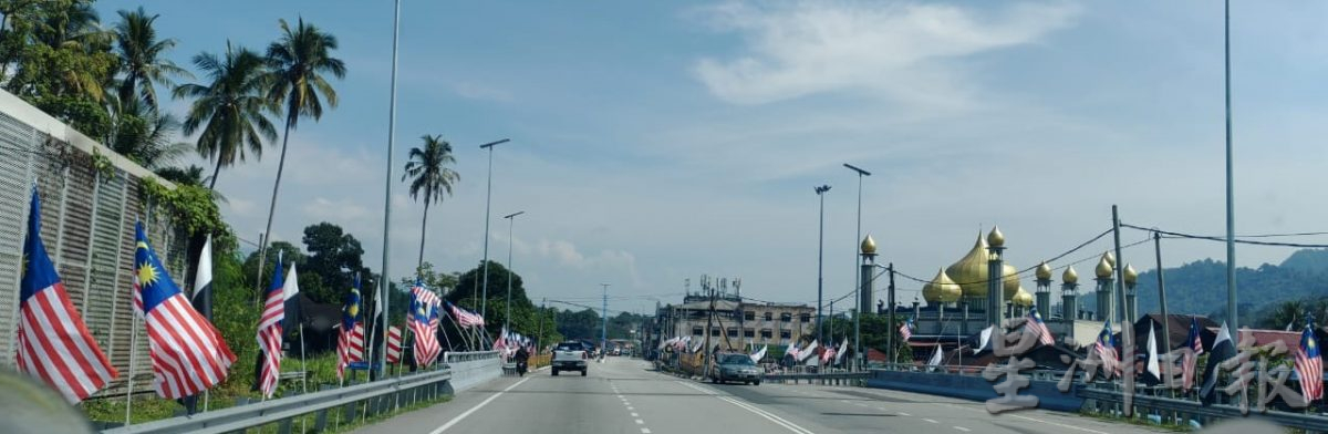 东：（已签发）国旗和州旗飘扬