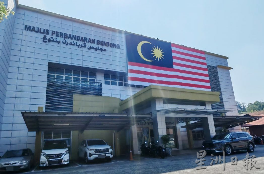 东：（已签发）国旗和州旗飘扬