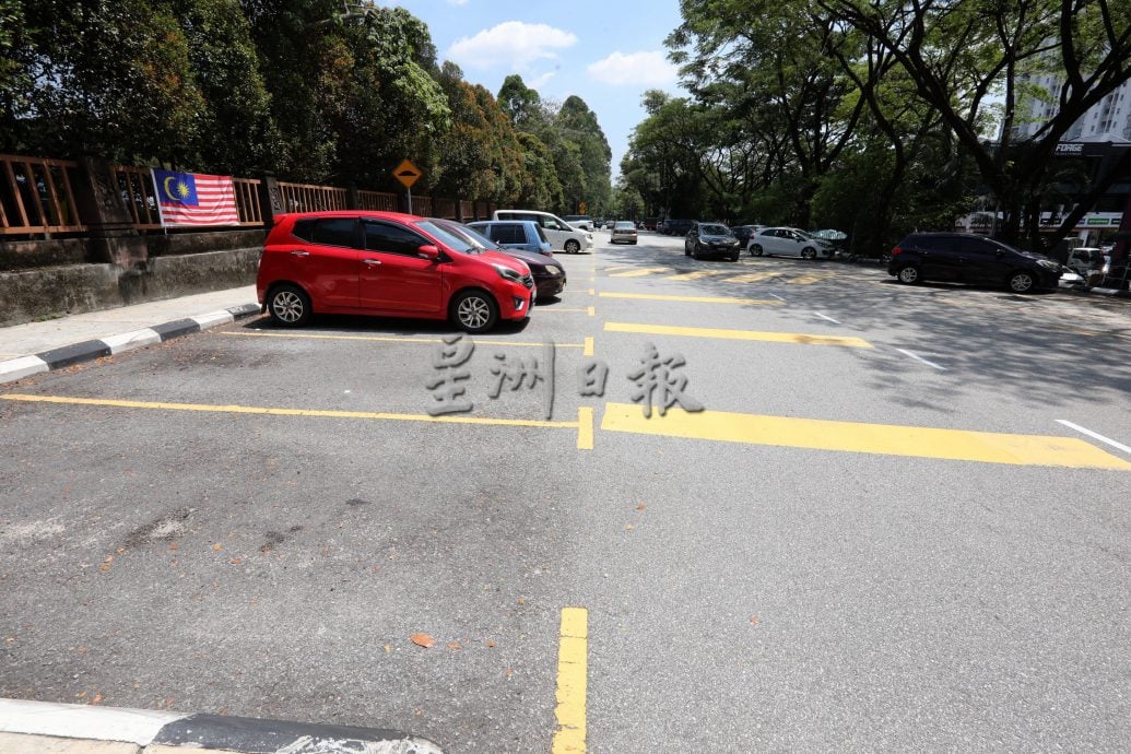 大都会/早报头/（主文）杨巧双服务中心巡视新行人道