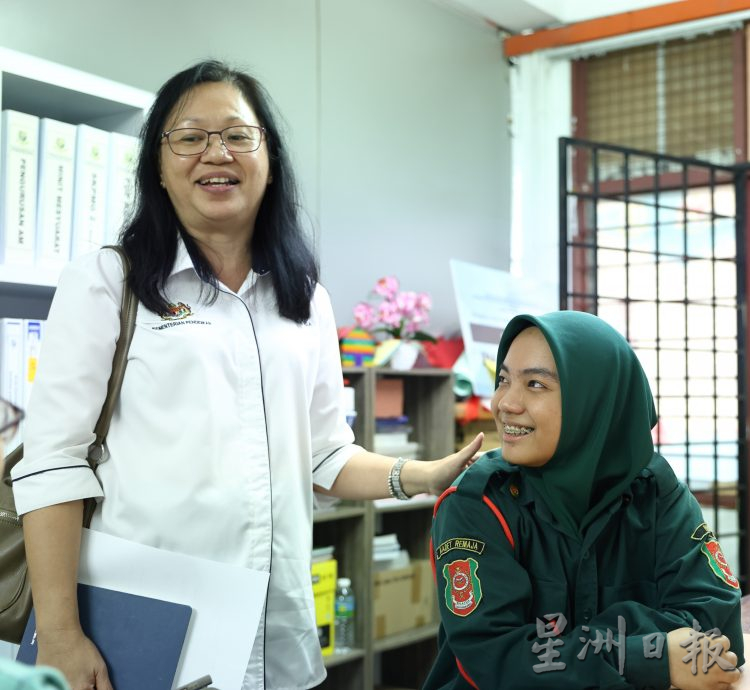 东:(已签发)没有中文家庭环境下坚持报考华文 巫裔生娜姿哈“中文之路”