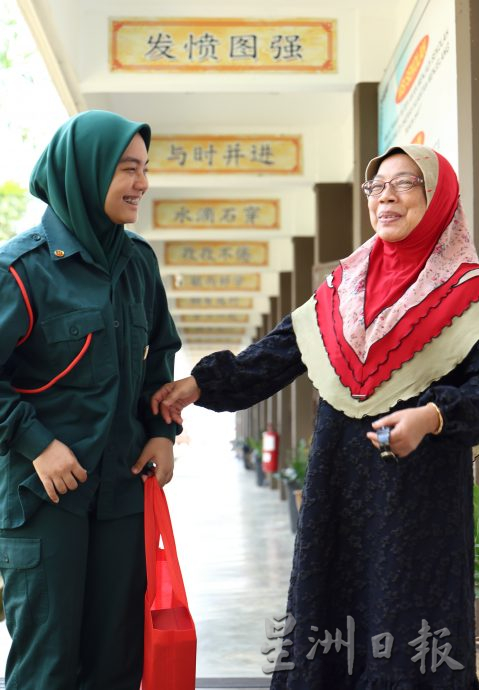 东:(已签发)没有中文家庭环境下坚持报考华文 巫裔生娜姿哈“中文之路”