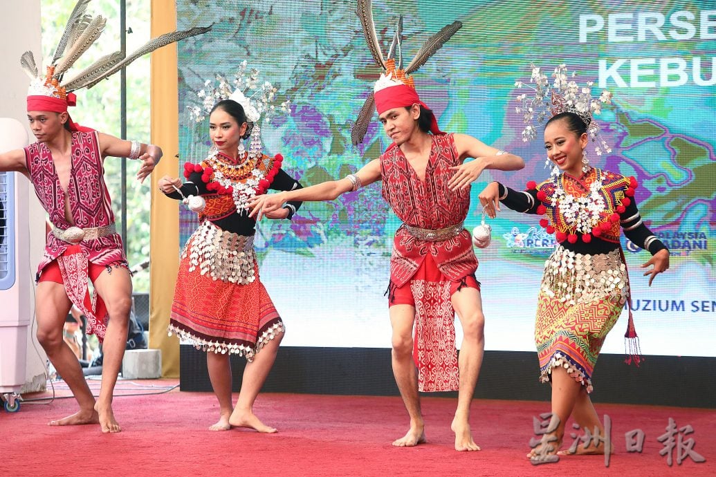 我们/原住民：在当代和创新中，守护传统和传承