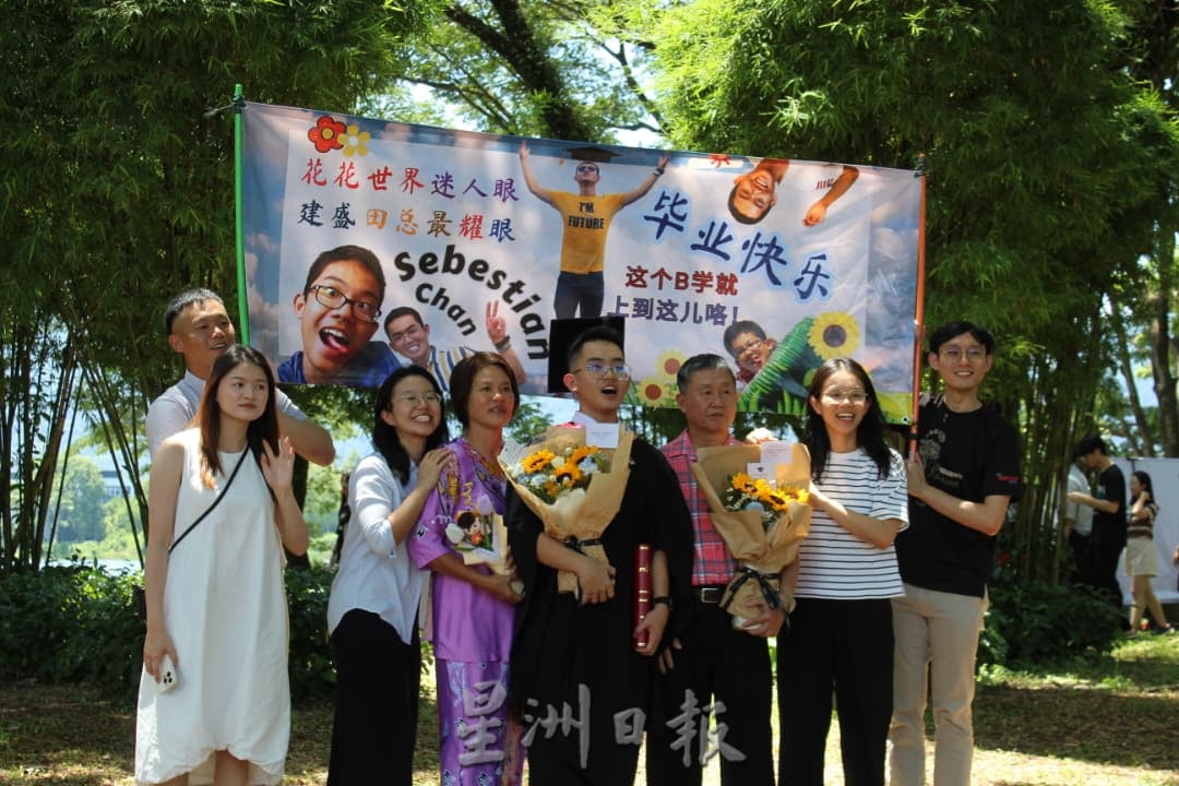优大毕业礼|迈向人生另一个征途 披毕业袍戴四方帽实现梦想