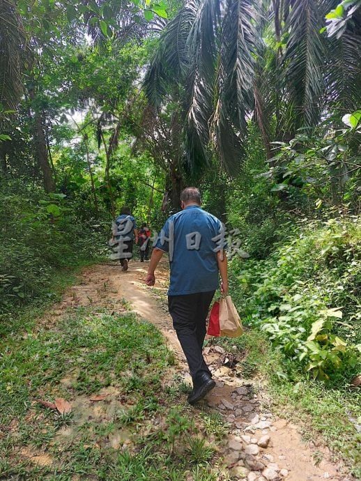 （古城封面主文／签发）启牖华小校长陈柃磬走入原住民村