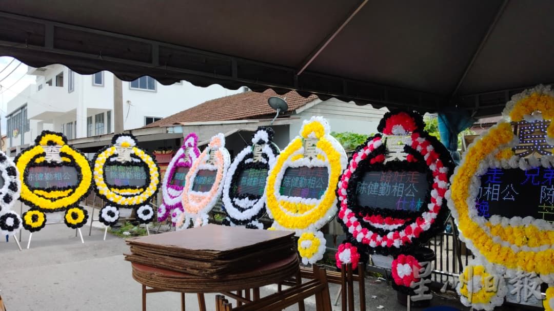 华男公寓爬墙坠楼亡|7月尾回国才结识 与女友交往不到1个月