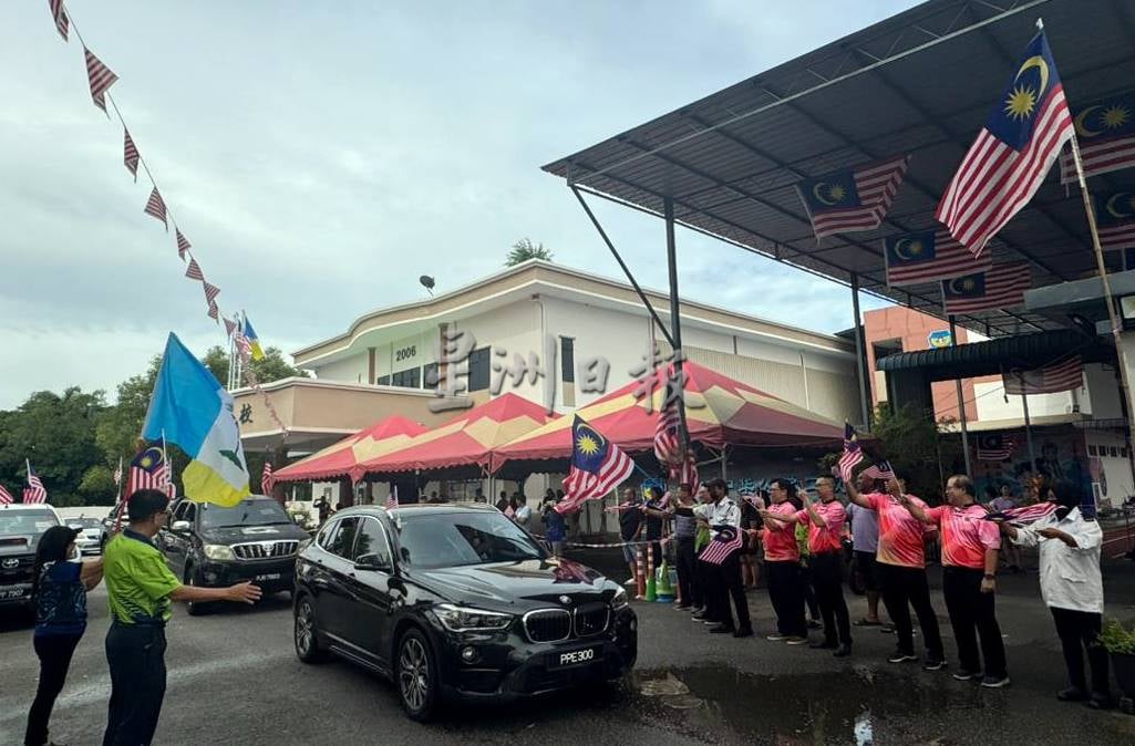 请签发(大北马)峇眼国会选区以车队游行方式,热烈迎接国庆日的到来。