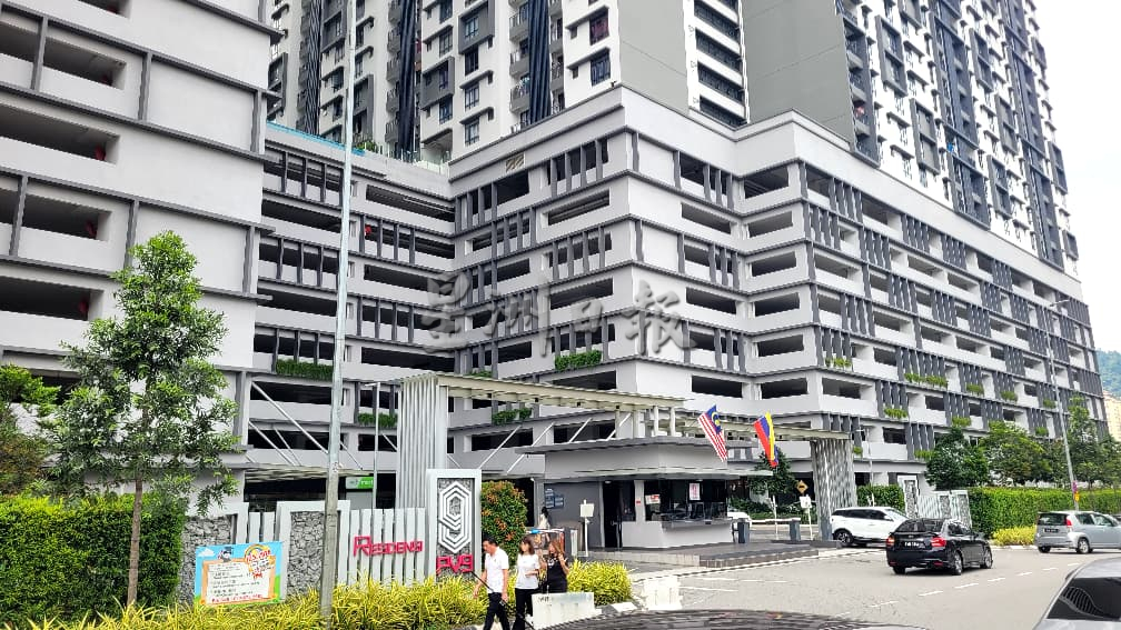 拉曼理工大学女学生坠楼案 | 警方与死者家属重回现场针对霸凌角度展开调查