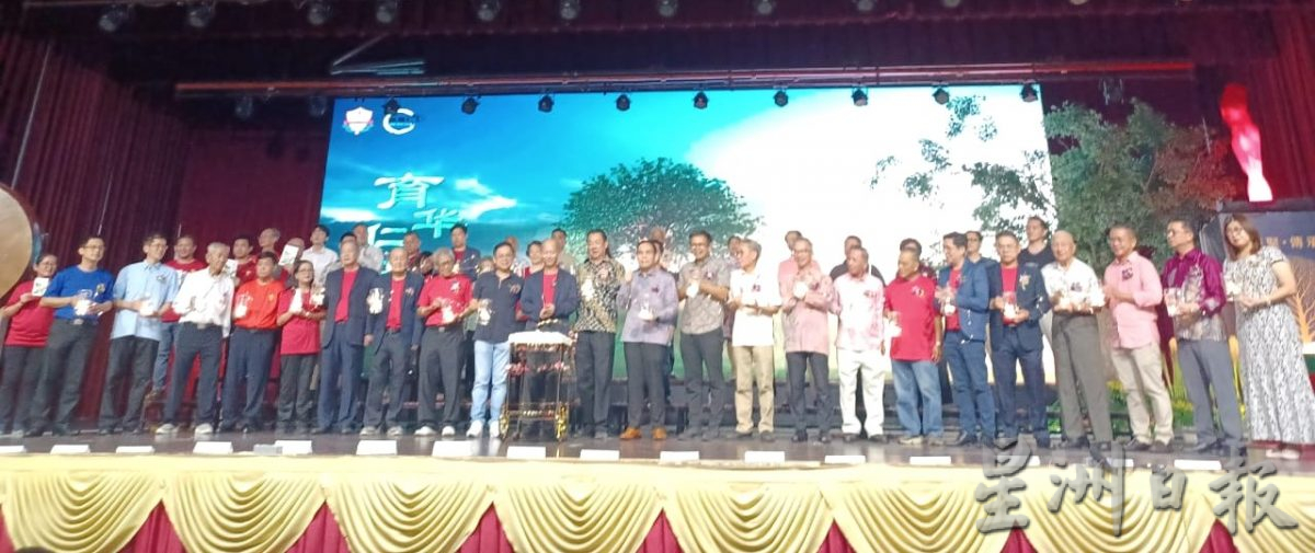 版头//大都会/（主文）加影育华学校校友会家宴，时间锦囊封存30年后再解开