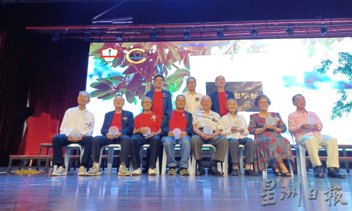 版头//大都会/（主文）加影育华学校校友会家宴，时间锦囊封存30年后再解开