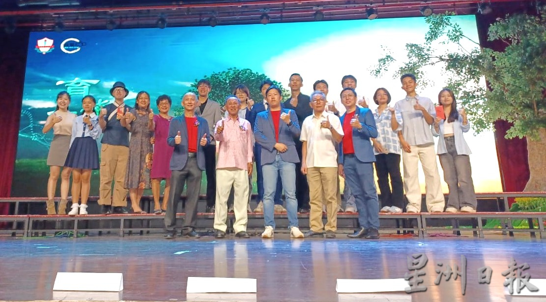 版头//大都会/（主文）加影育华学校校友会家宴，时间锦囊封存30年后再解开