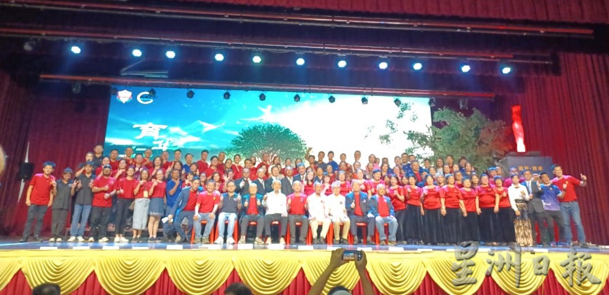 版头//大都会/（主文）加影育华学校校友会家宴，时间锦囊封存30年后再解开