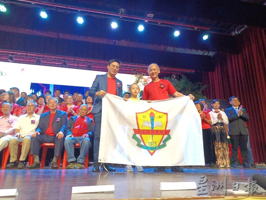 版头//大都会/（主文）加影育华学校校友会家宴，时间锦囊封存30年后再解开