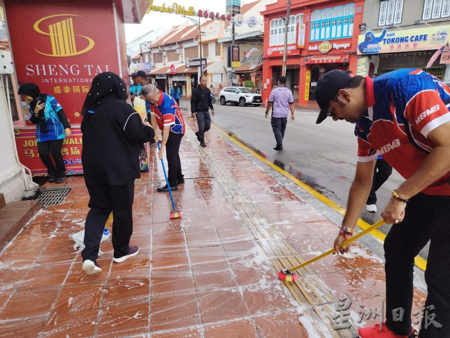 （古城第二版主文）每周二及周四动员积极清理及美化街道迎世界旅游日