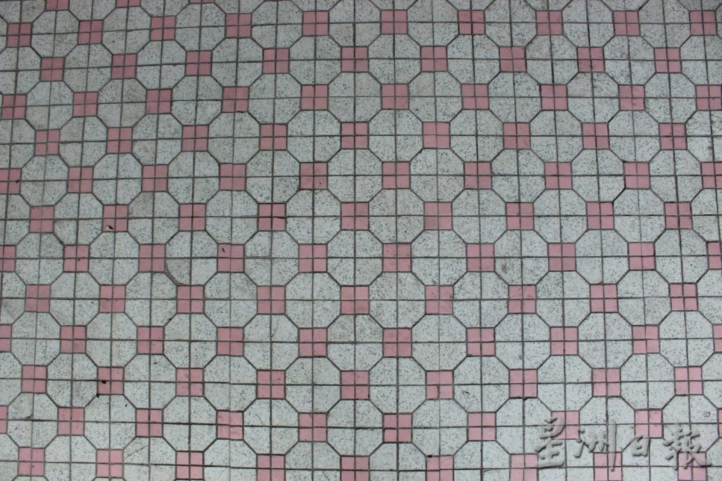 (27/8见报)星角摄/漫步骑楼