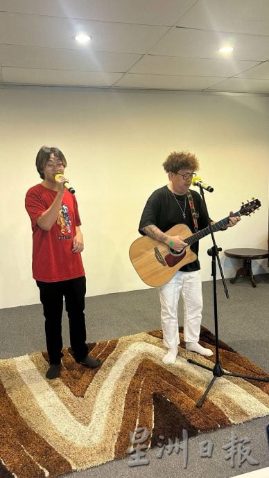 霹:8月26日见报∕封底主文∕心价值|音乐创作 释放压力 也疗愈他人