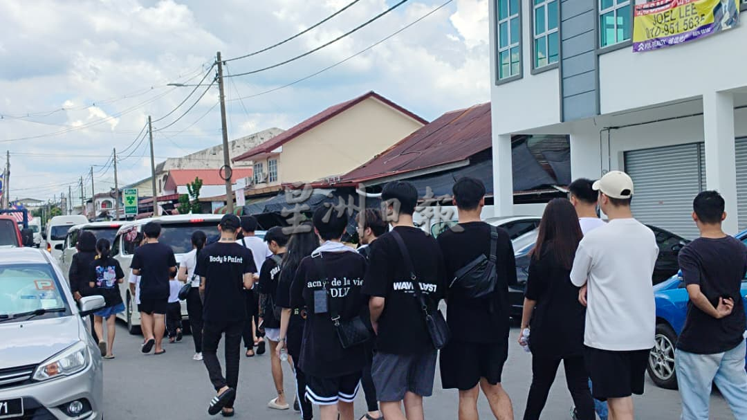 华男公寓爬墙坠楼亡|陈健勤举殡 女友未现身