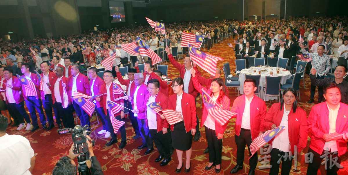 霹火箭筹款晚宴 逾2500支持者出席 筹获21.5万