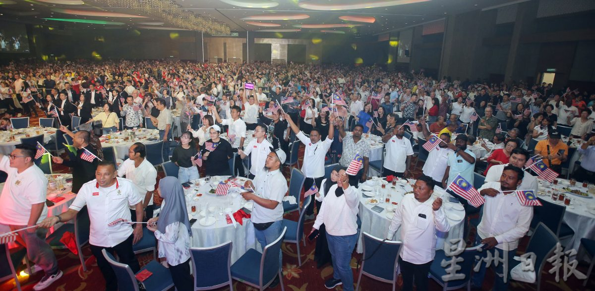 霹火箭筹款晚宴 逾2500支持者出席 筹获21.5万