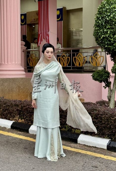 (全国版)我国知名国际服装设计师吕例霓(Melinda Looi)精心设计范冰冰受封服装