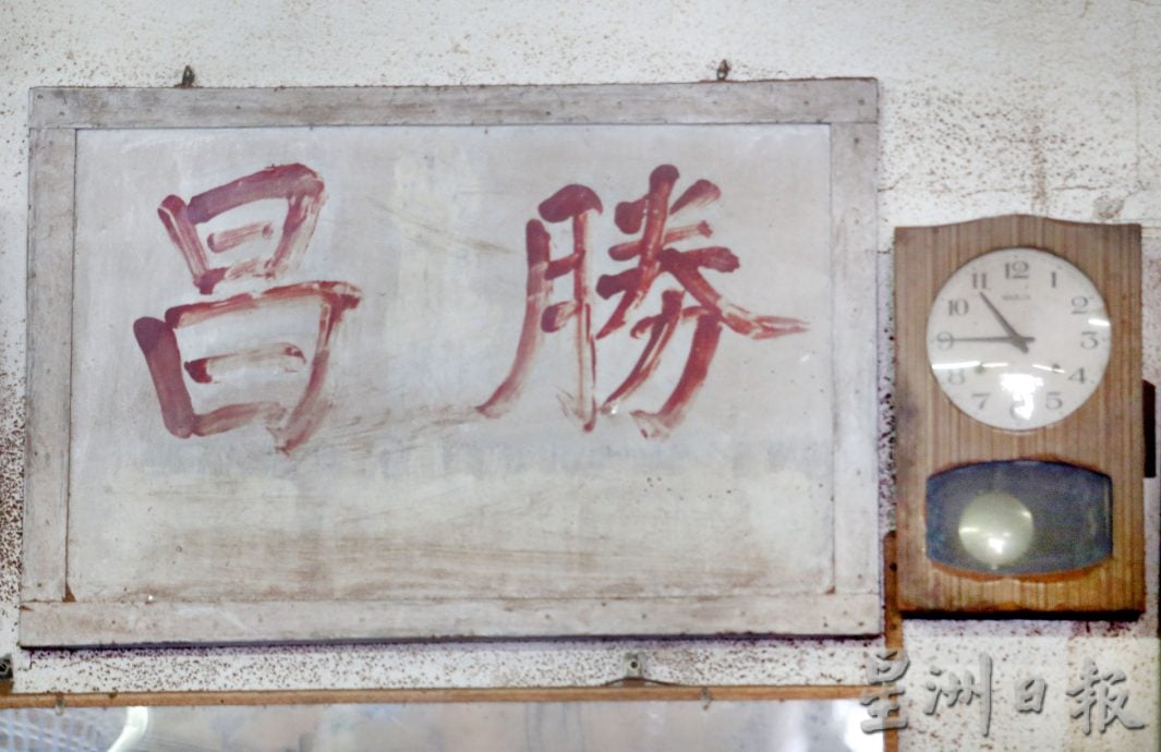 老店寻踪｜传承一甲子的手艺   胜昌木器店传二代