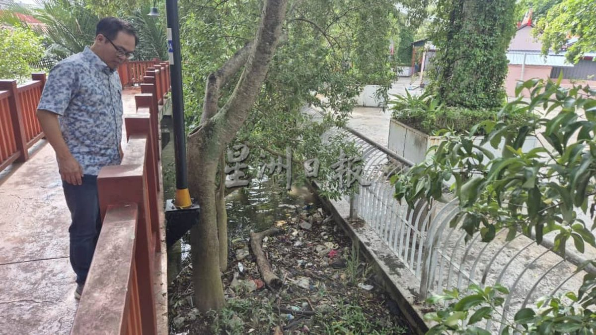 （古城版）甲河畔红树林满是垃圾