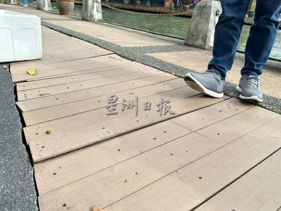 （古城版）甲沿河走道分阶段提升工程 