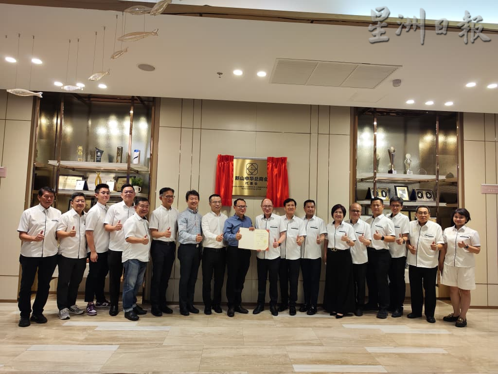 已签发 柔：版头之一：新山中总在富力销售中心设代表处，赖君杰：双方合作迈新台阶