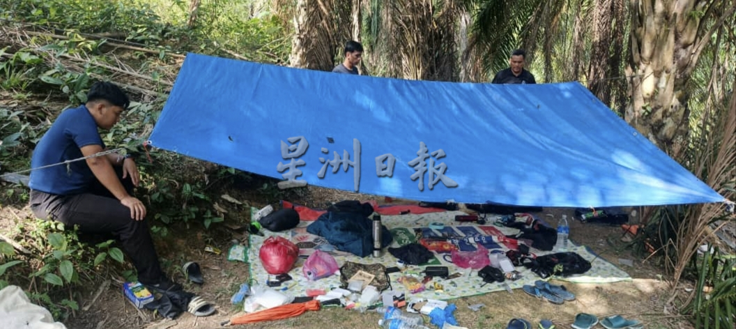 东:百乐警方捕4男充起获1万余毒品