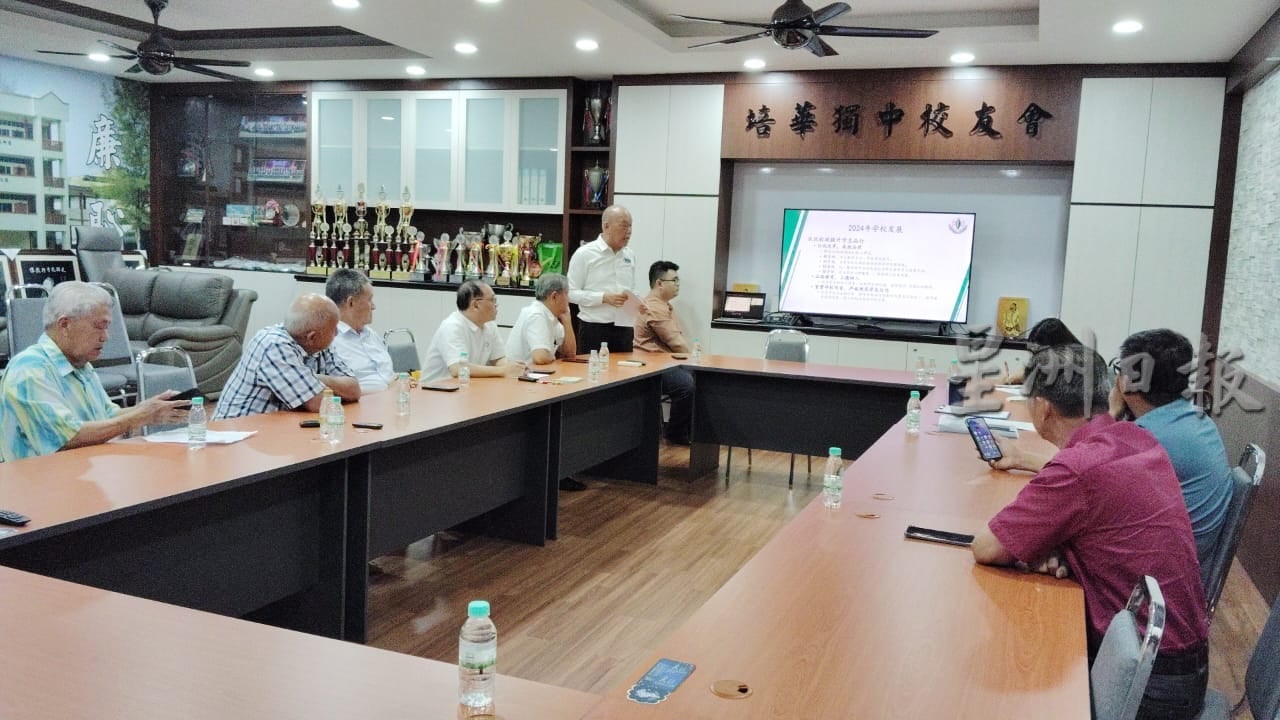 已签发 柔:封面:特稿:利丰港培华独中力拼转型 三年两筹款盼华丽蜕变