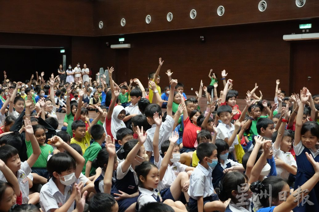 从《小喜鹊和岩石山》中学习 大同华小生体会生命教育