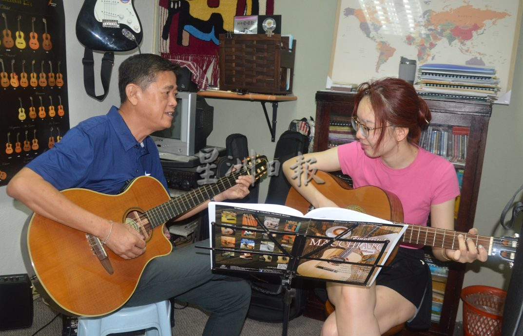 把爱好热情化为事业 温顺福 培育吉他手