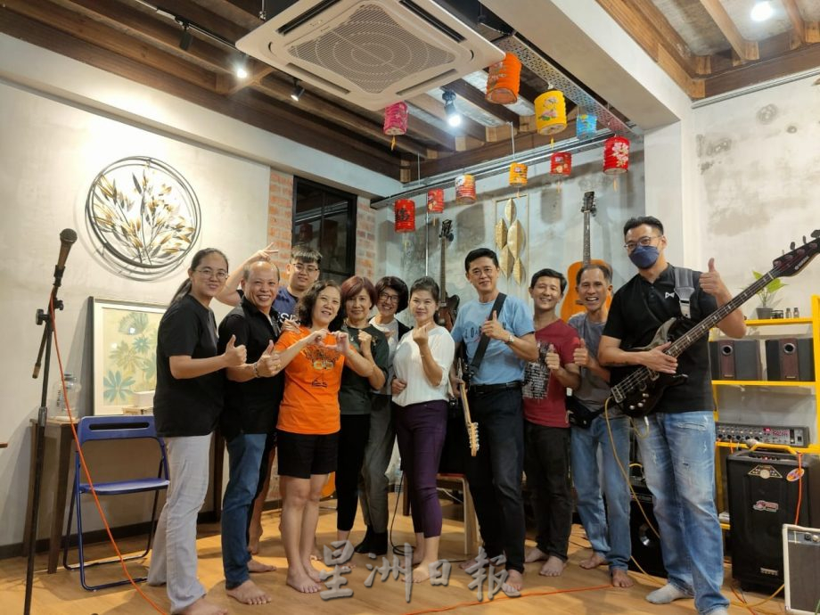 把爱好热情化为事业 温顺福 培育吉他手