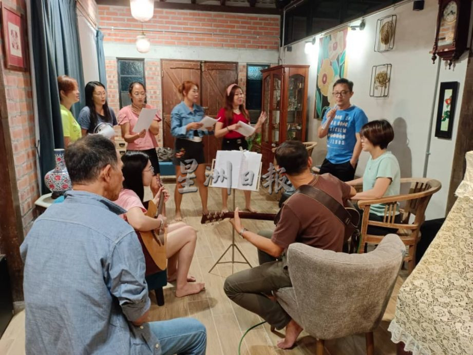 把爱好热情化为事业 温顺福 培育吉他手