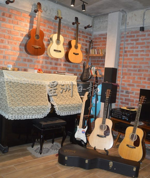 把爱好热情化为事业 温顺福 培育吉他手