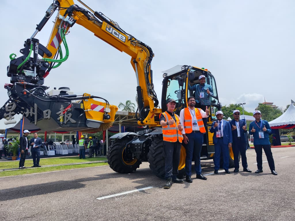 **已签发**柔：第三次头：州政府指定承包商耗资320万添新设备，加速补路坑速度