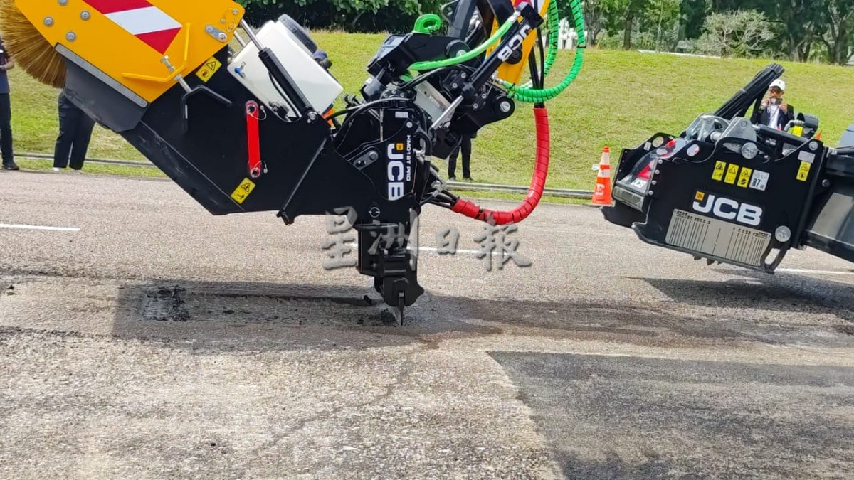 **已签发**柔：第三次头：州政府指定承包商耗资320万添新设备，加速补路坑速度