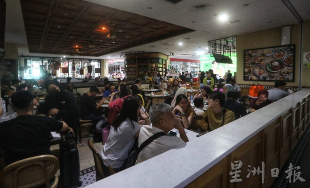 取代网 / 陆兆福主持推介礼 亲临KLIA2停电20分钟 震怒:完全不可接受!