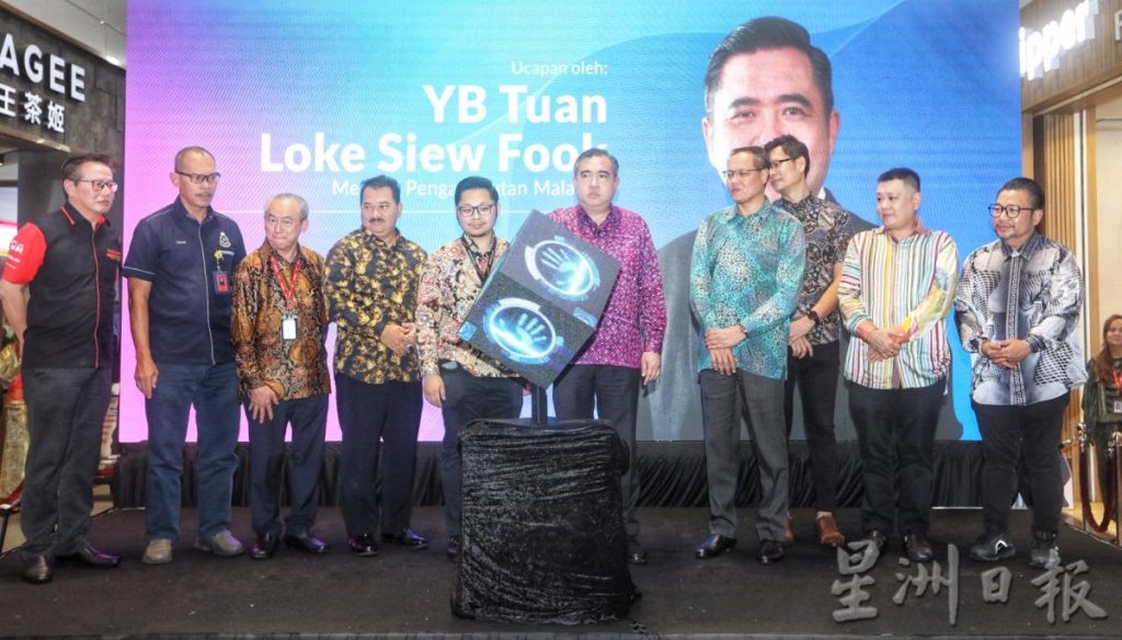 取代网 / 陆兆福主持推介礼 亲临KLIA2停电20分钟 震怒:完全不可接受!