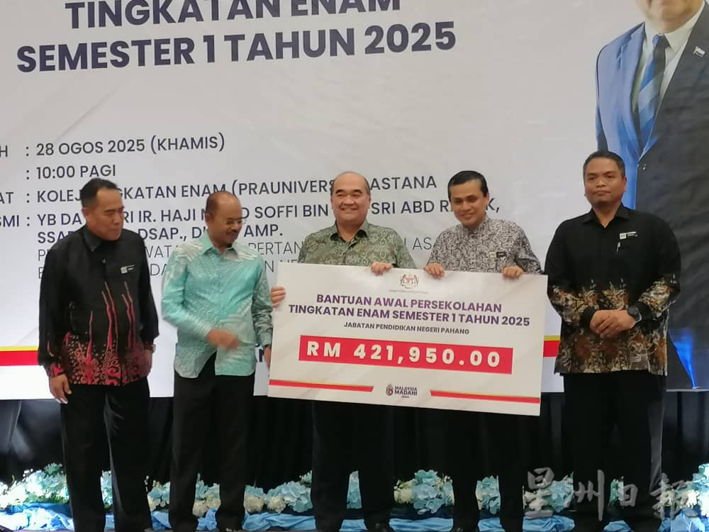 彭州获42万令吉拨款发放中六开学援助金,2813名学生受惠。