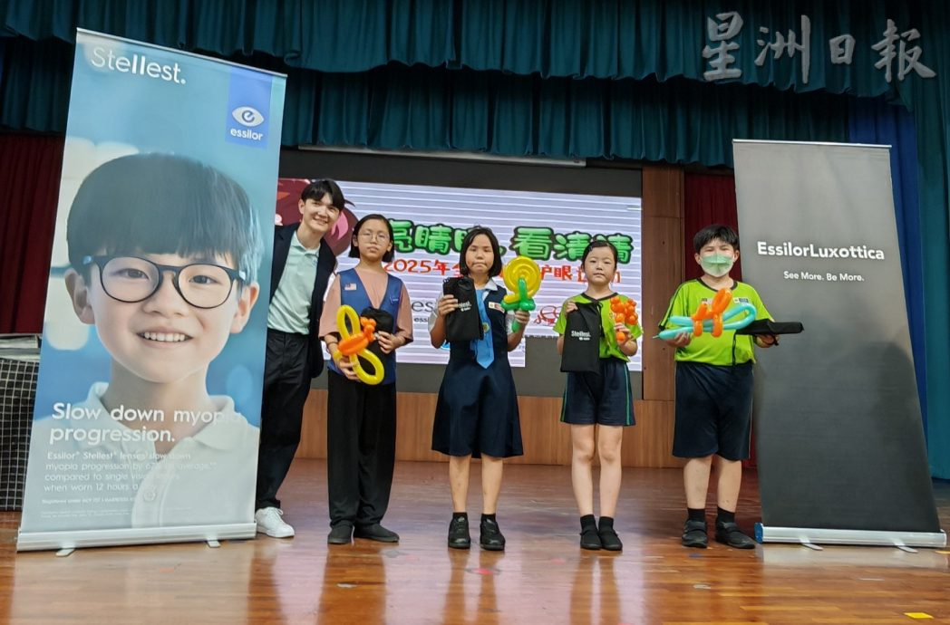 柔04头 ：本报活动：“亮睛睛、看清清”全国小学护眼运动巡回列车开到国光二校