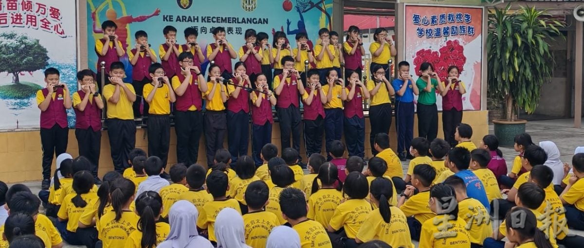 东：（已签发）启文上午校庆祝国庆日