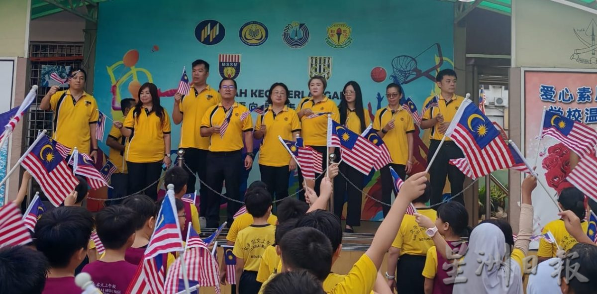 东：（已签发）启文上午校庆祝国庆日