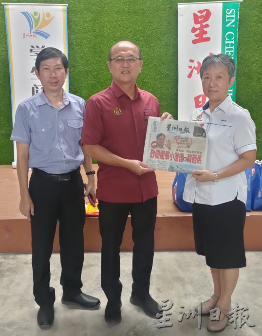 (古城第六版主文)启牖学生阅报仪式