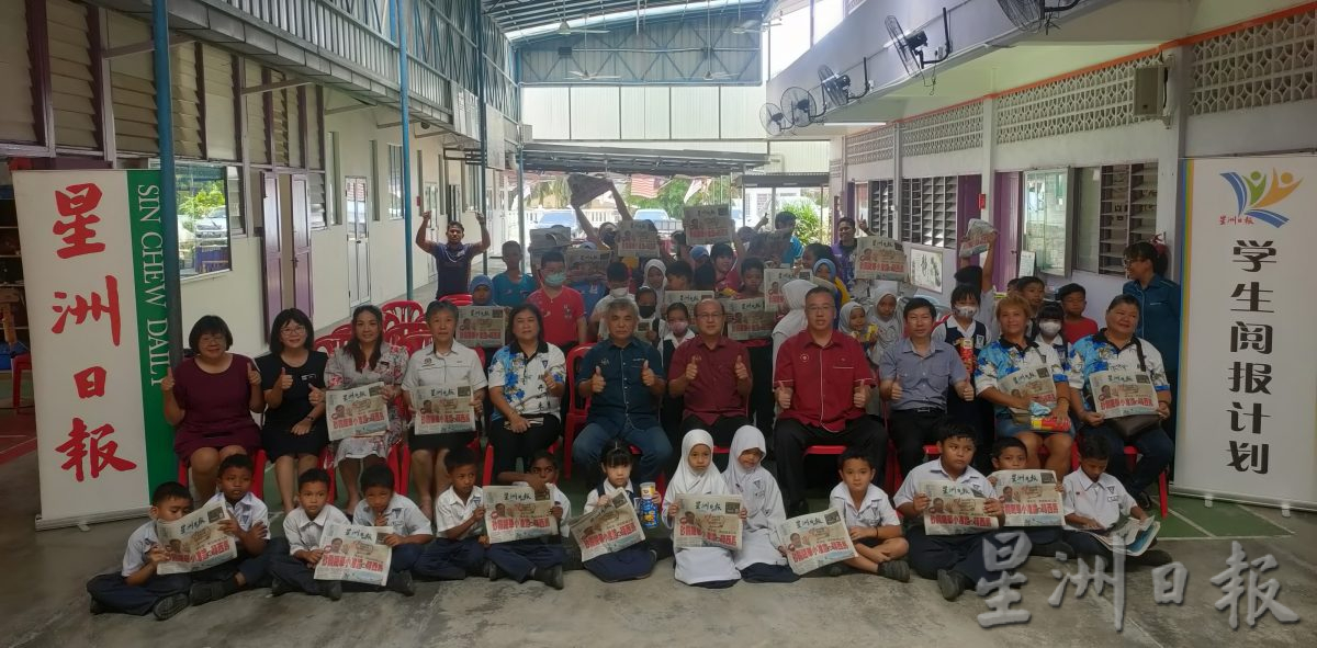 (古城第六版主文)启牖学生阅报仪式