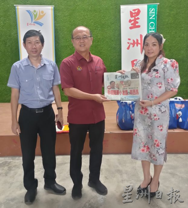 (古城第六版主文)启牖学生阅报仪式