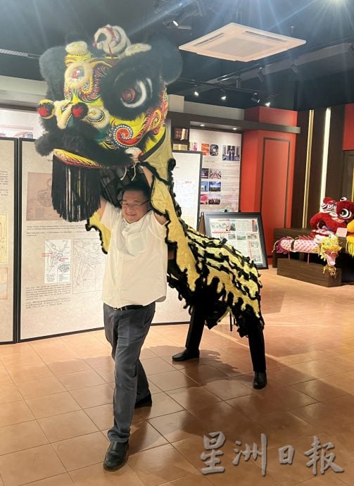 （古城封底主文） 用眼睛去旅游：30年醒狮远行北京