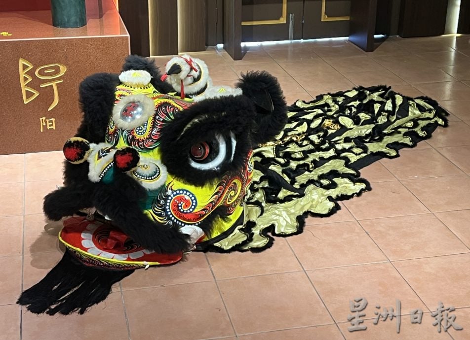 （古城封底主文） 用眼睛去旅游：30年醒狮远行北京