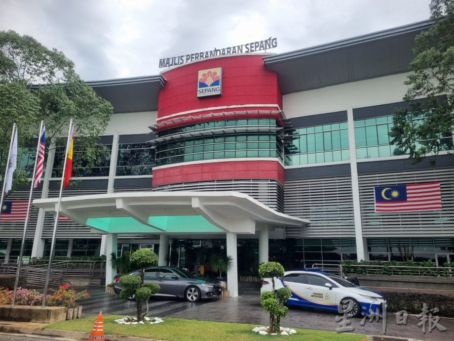 大都会/封面/雪邦市议会草案接2556份反对信/5图