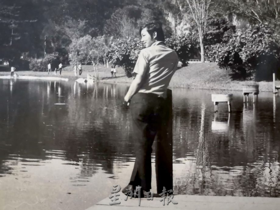 大霹雳封底主文/已签/【流金岁月】/曾有酒吧歌星驻唱 DR公园想不到的情意缠绵