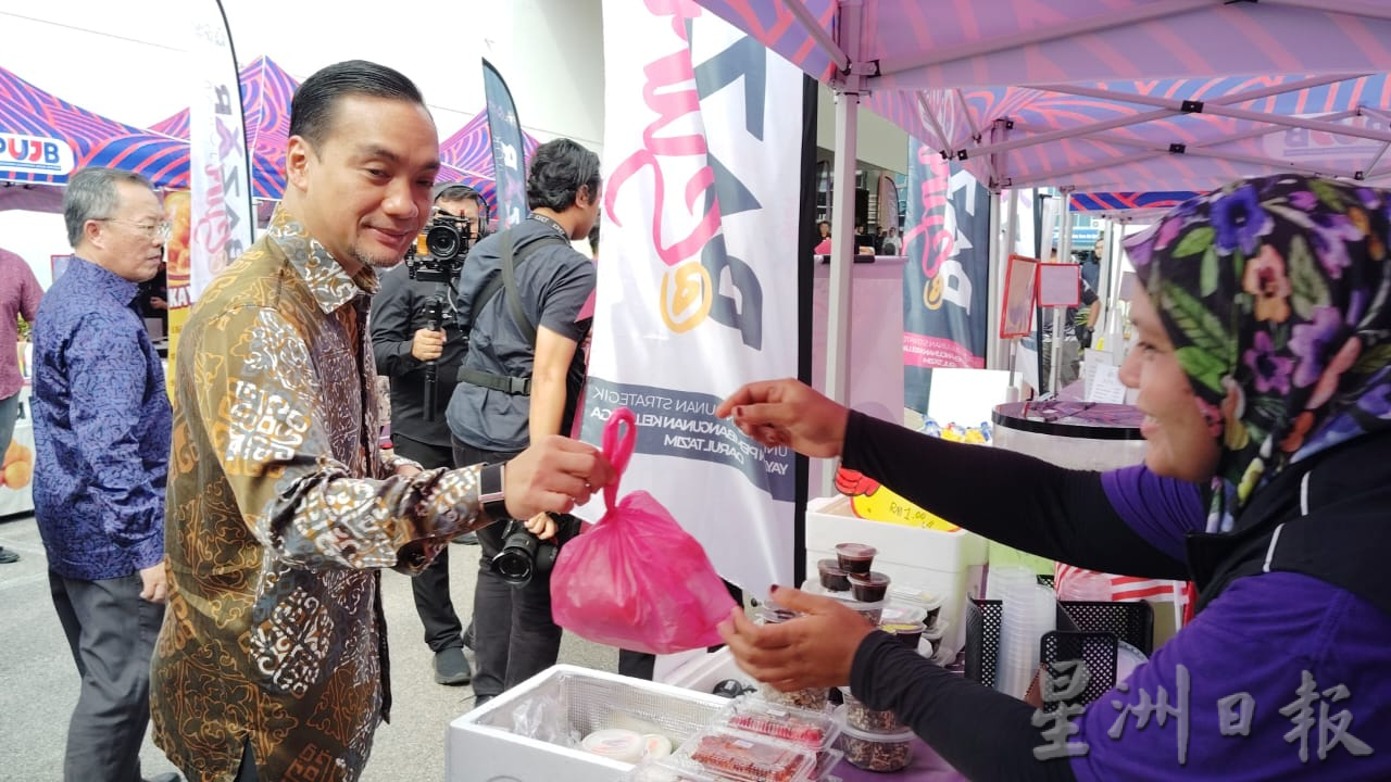 (已签发)柔:大臣:拨款助单亲母亲女癌患者 9及11月有惠民宣布